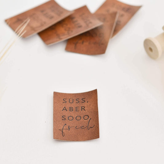 Kunstlederlabel "süß aber frech"