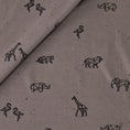 Bild in Galerie-Betrachter laden, Jersey-Stoff Geo Safari taupe mit handgezeichneten Safari-Tieren im geometrischen Stil auf taupebraunem Grund – ideal für hochwertige DIY-Kleidung