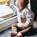 Bild in Galerie-Betrachter laden, Genähter Baby-Pullover aus dem French Terry Splash Stoff „Chocolate Splash“ – Sweatstoff ideal für Kinderkleidung