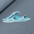 Bild in Galerie-Betrachter laden, Jersey-Stoff Beachwaves dunkel mit dynamischem Wellenmotiv – ideal für sommerliche Kleidung zum Selbernähen