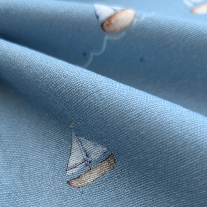 Vorbestellung Bambusmusselin Segelboote blau