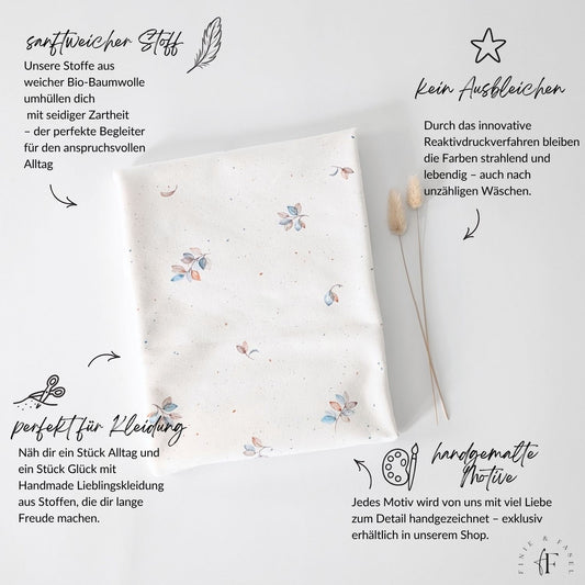 Größenübersicht und Logoansicht des French Terry Blumenstoffs „Blue Leaves“ mit feinem Aquarellmuster