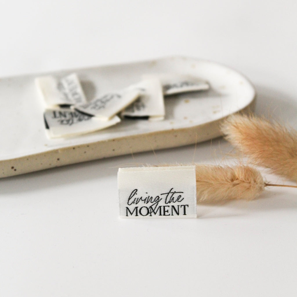 weblabel-living-the-moment-nahaufnahme-finie-und-fasel