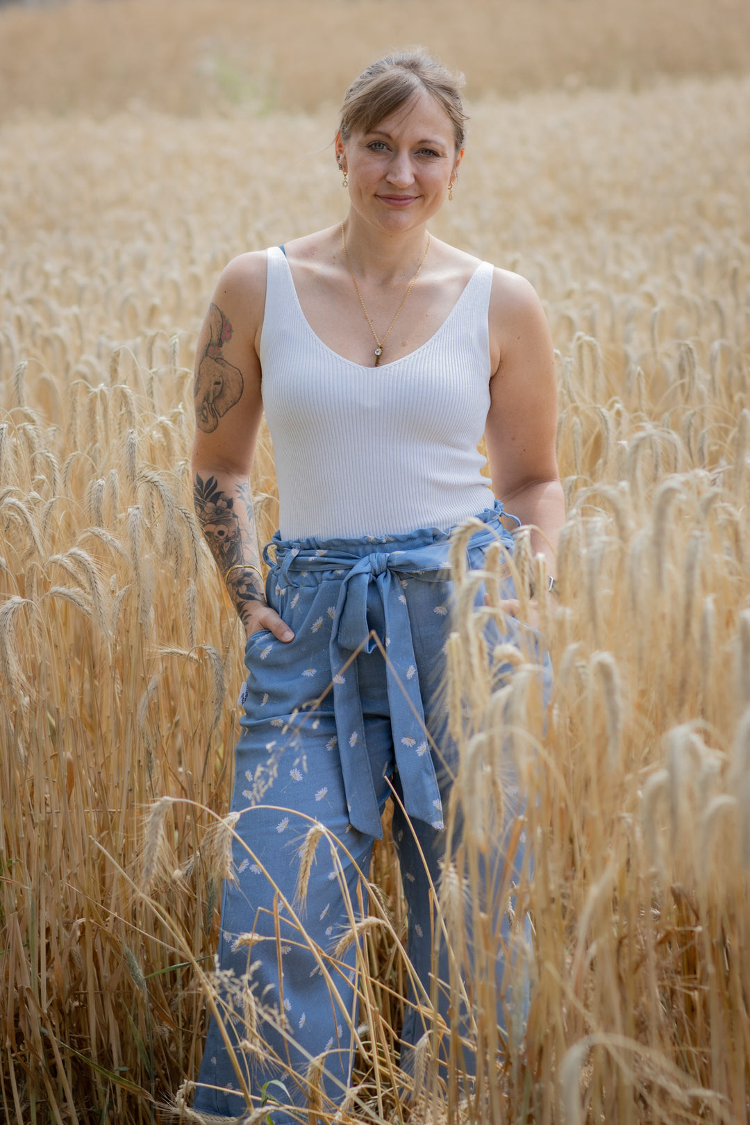 Vorbestellung Bambusmusselin Margeriten blau