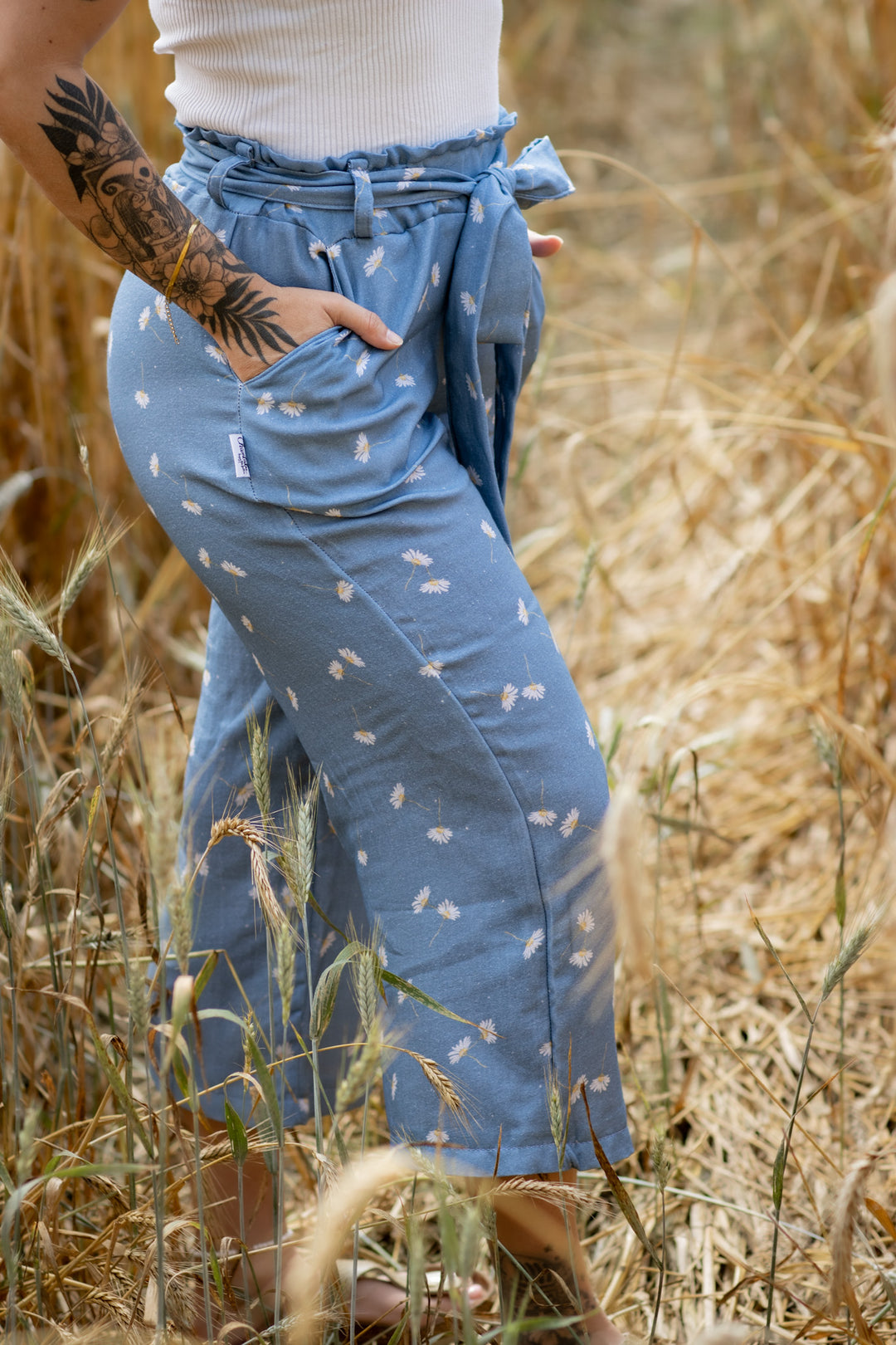 Vorbestellung Bambusmusselin Margeriten blau