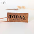 Bild in Galerie-Betrachter laden, Kunstlederlabel "Today is my happy Day"
