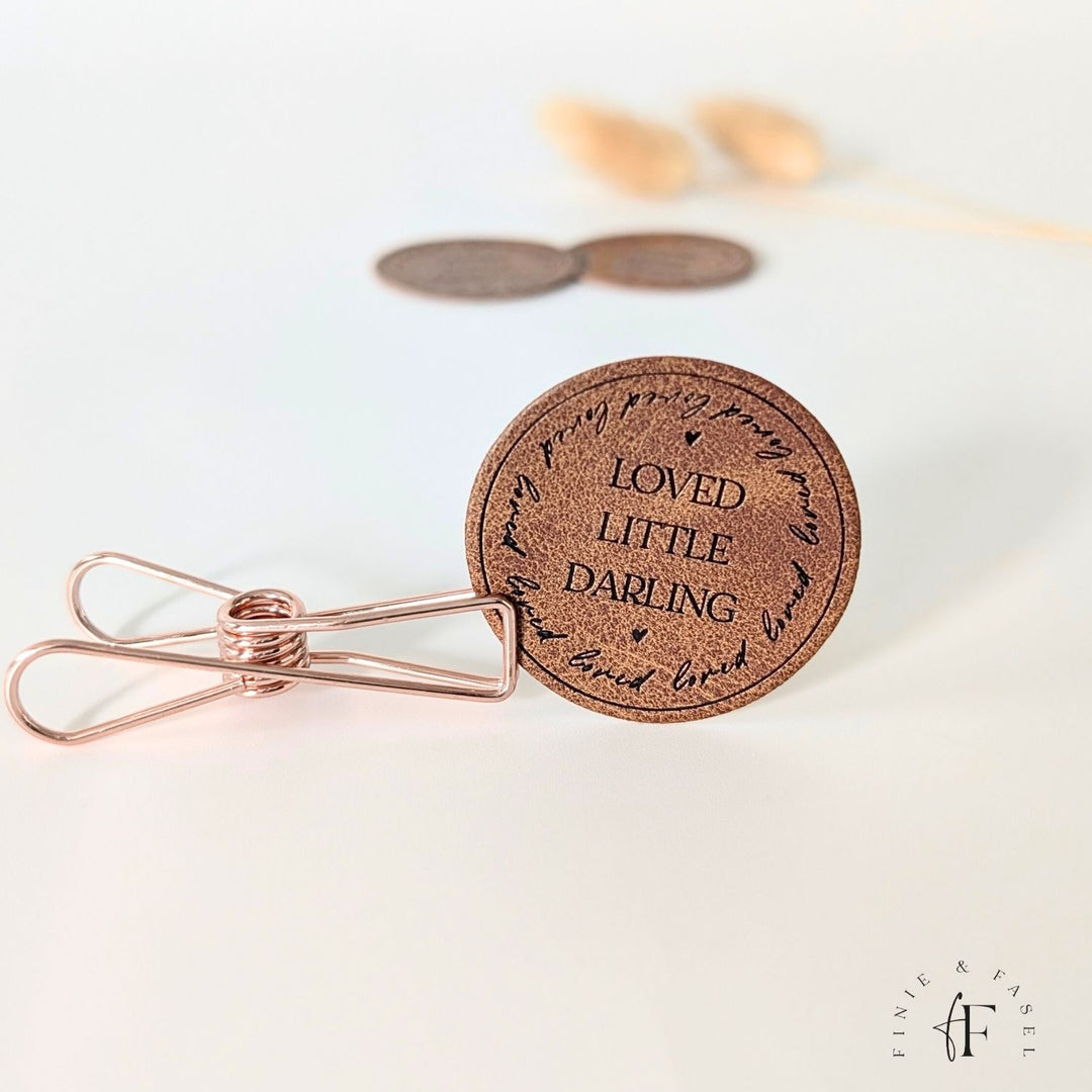 Kunstlederlabel "Loved Little Darling"
