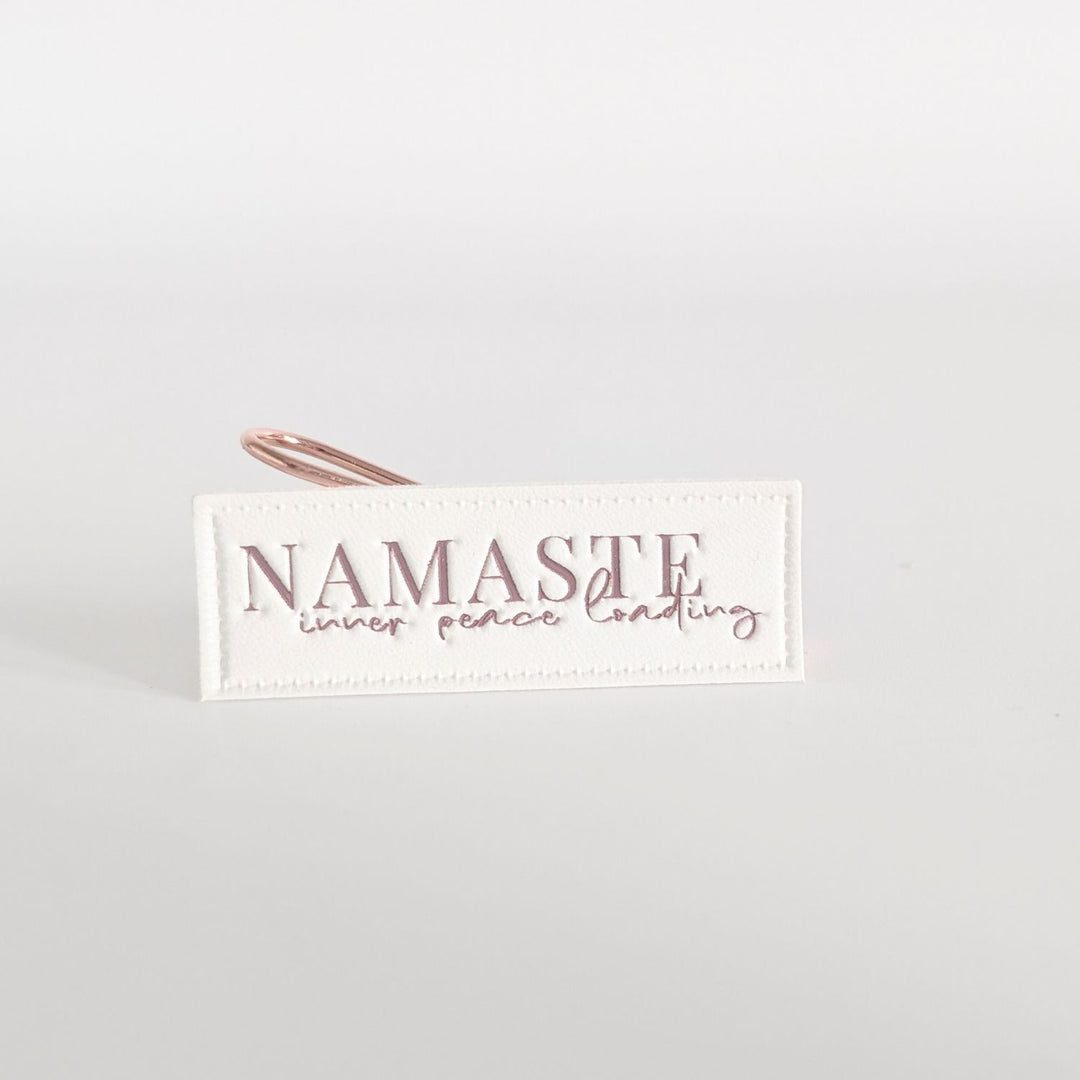 Kunstlederlabel weiß "Namaste"