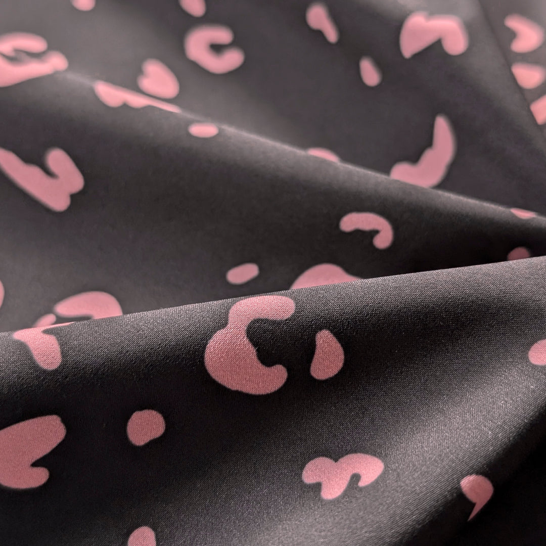 Vorbestellung Softshell Black Leo pink