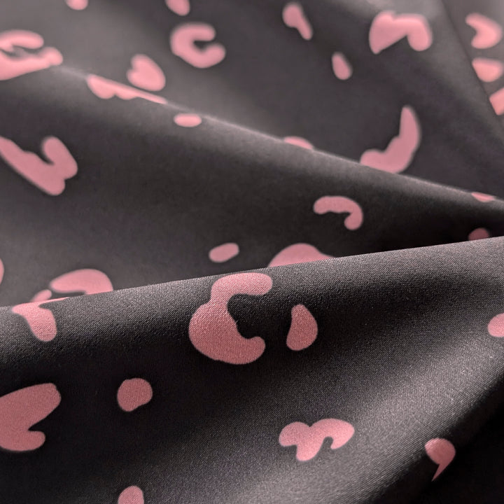 Vorbestellung Softshell Black Leo pink