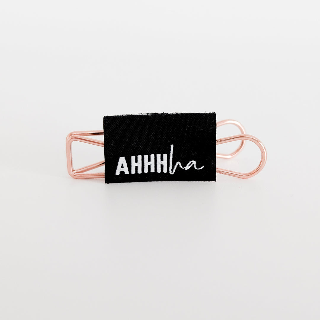 Weblabel schwarz "Ahh ha"