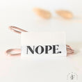 Bild in Galerie-Betrachter laden, Weblabel cremeweiß "NOPE"
