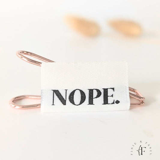 Weblabel cremeweiß "NOPE"