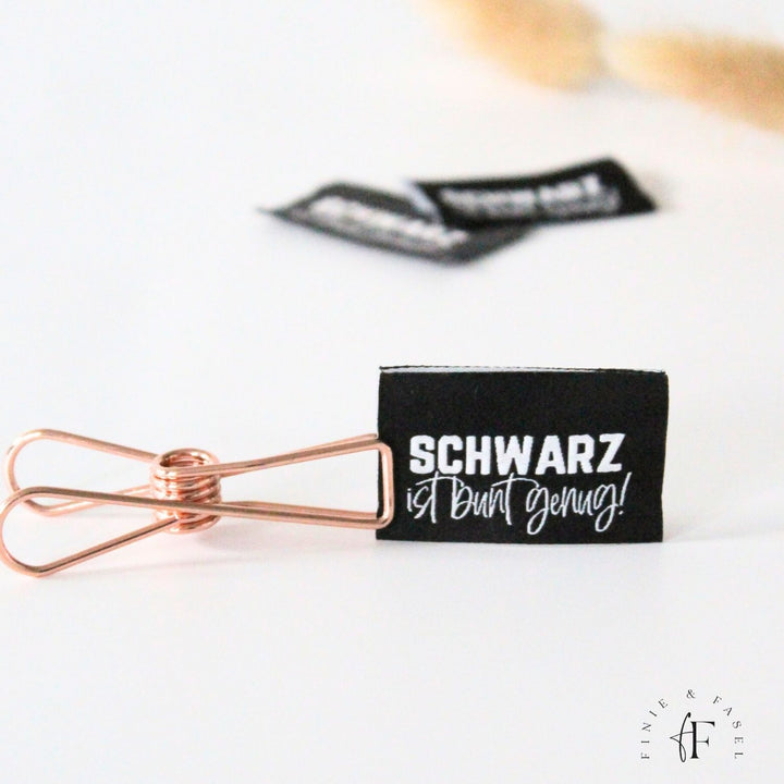 Weblabel schwarz "Schwarz ist bunt genug"