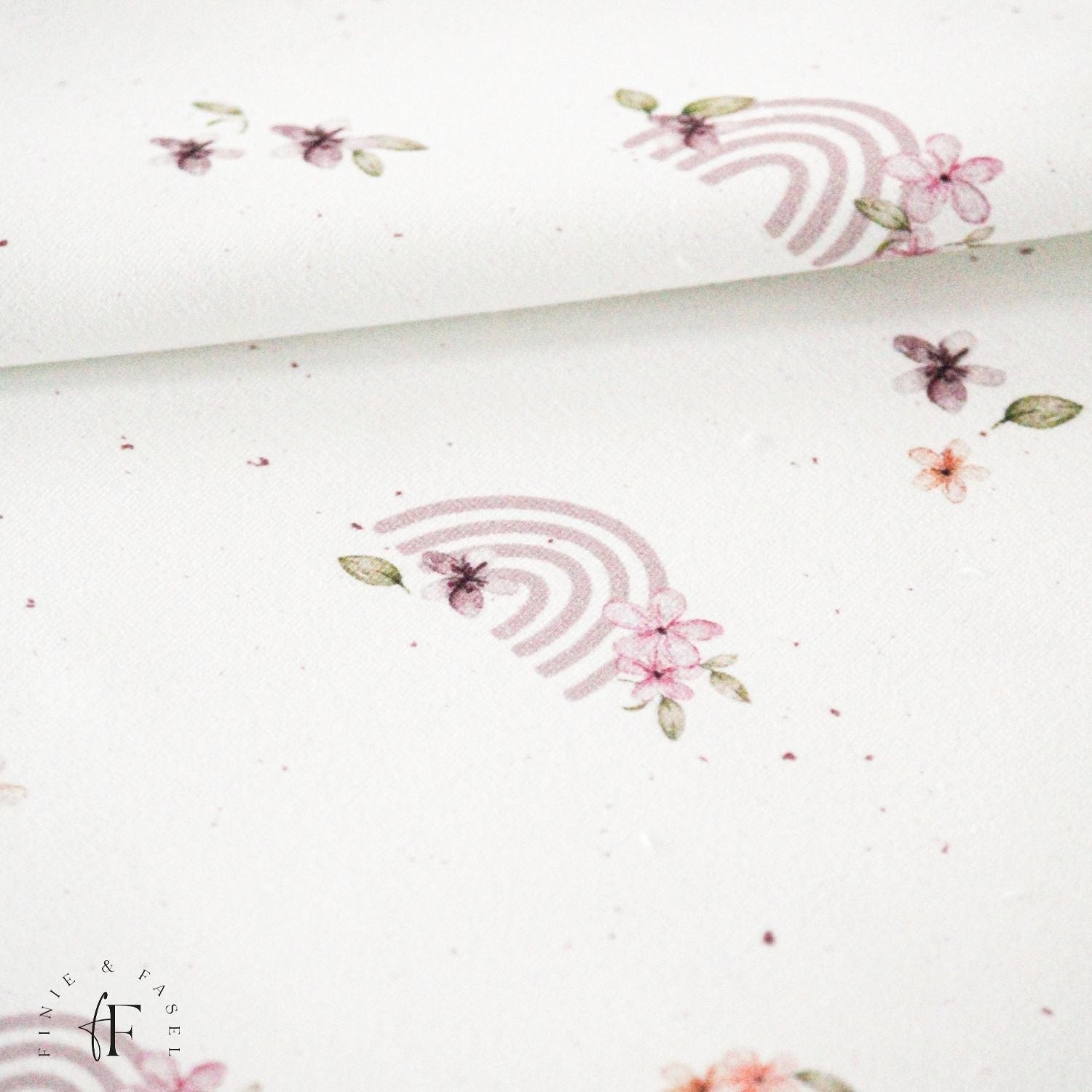 Detailaufnahme des French Terry Stoffs „Blossom Rainbows“ – OEKO-TEX®, farbecht und kuschelweich