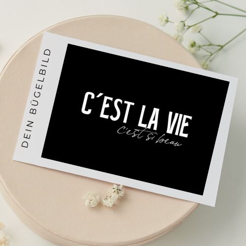 Bügelbild „C’est la vie – C’est si beau“ als langlebiger Transferdruck für Kleidung, Taschen und selbstgenähte Accessoires