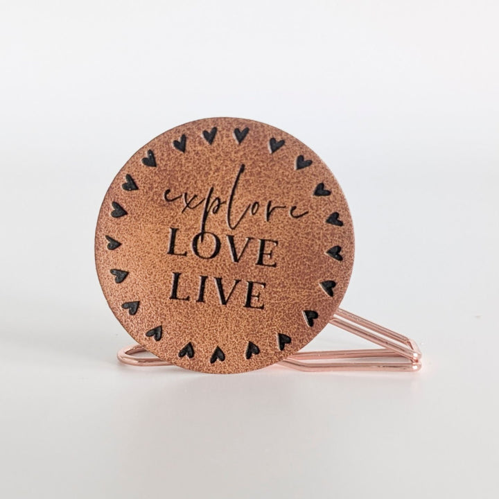 Kunstlederlabel "explore love love"
