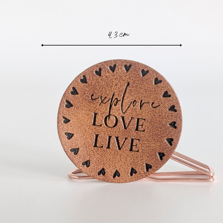 Kunstlederlabel "explore love love"