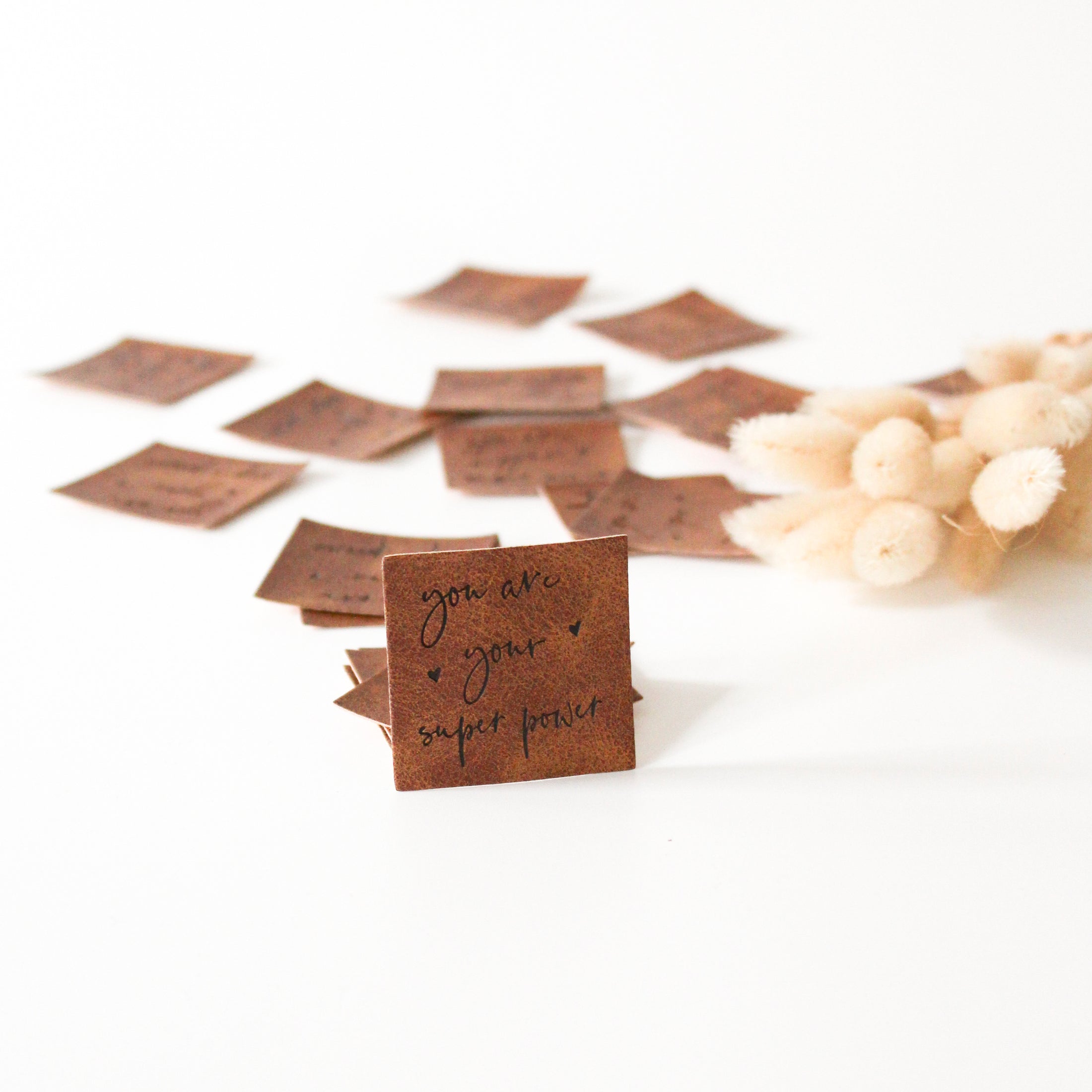 Nählabel aus Kunstleder mit Botschaft you are your super power – ideal für DIY-Projekte