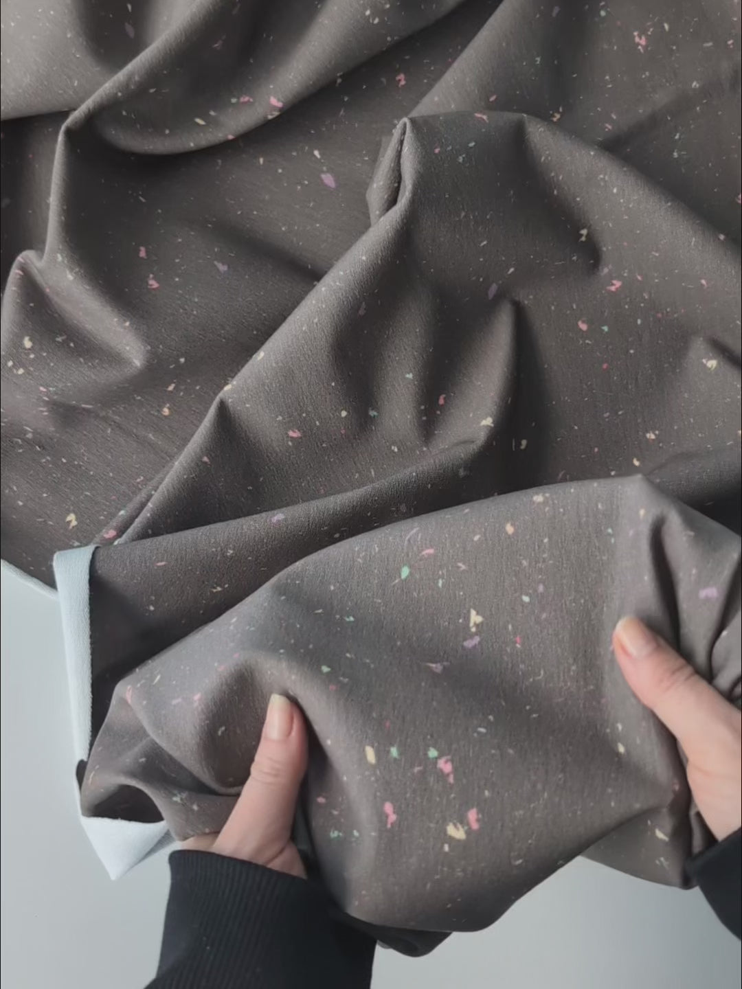 Vorbestellung French Terry Pastell Konfetti (grau)