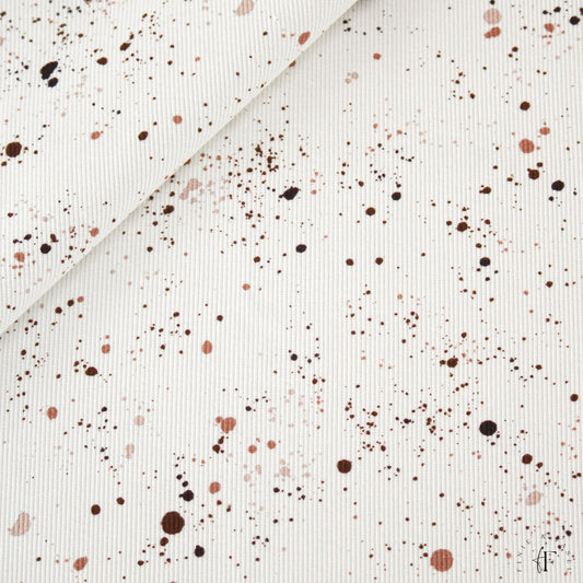 Rib Jersey Schoko Splash – cremefarbener Bio-Stoff mit braunen Farbklecksen in weicher Rippenstruktur