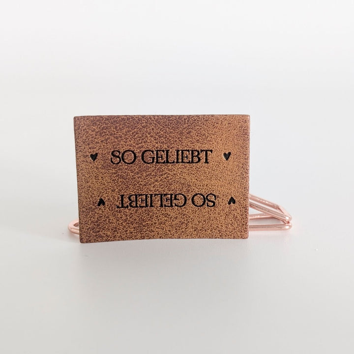 Kunstleder Klapplabel "so geliebt"