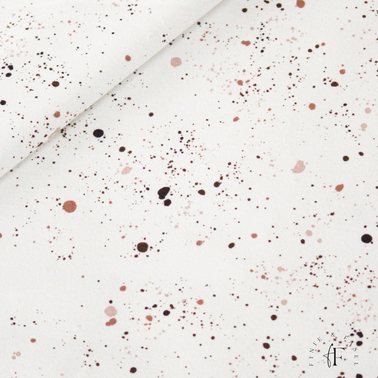 French Terry Splash Stoff „Chocolate Splash“ – großflächige Ansicht des Punktedesigns mit Farbspritzern auf hellem Grund