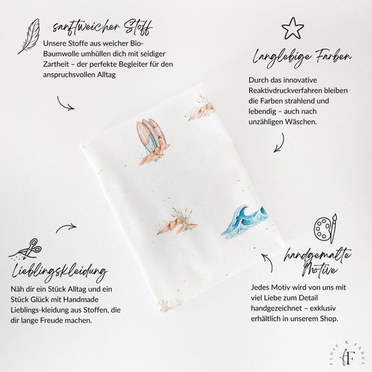 Detailansicht mit USPs des French Terry Stoffes Beachwaves cremeweiß mit handgemalten Strandmotiven