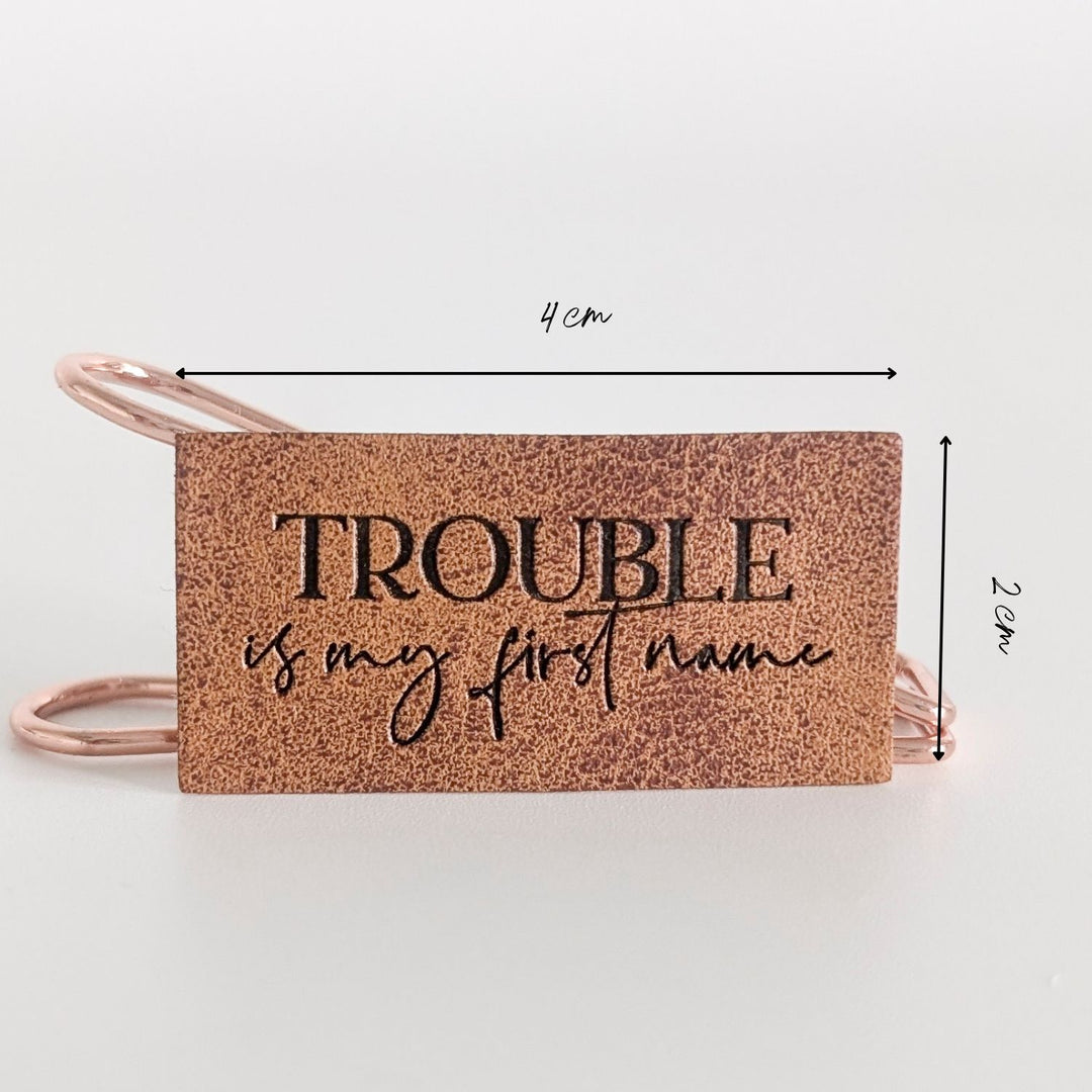 Kunstlederlabel "Trouble is my first name"